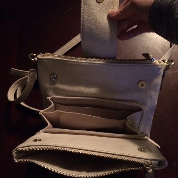 Liz Claiborne cross body purse - Picture 2 of 2